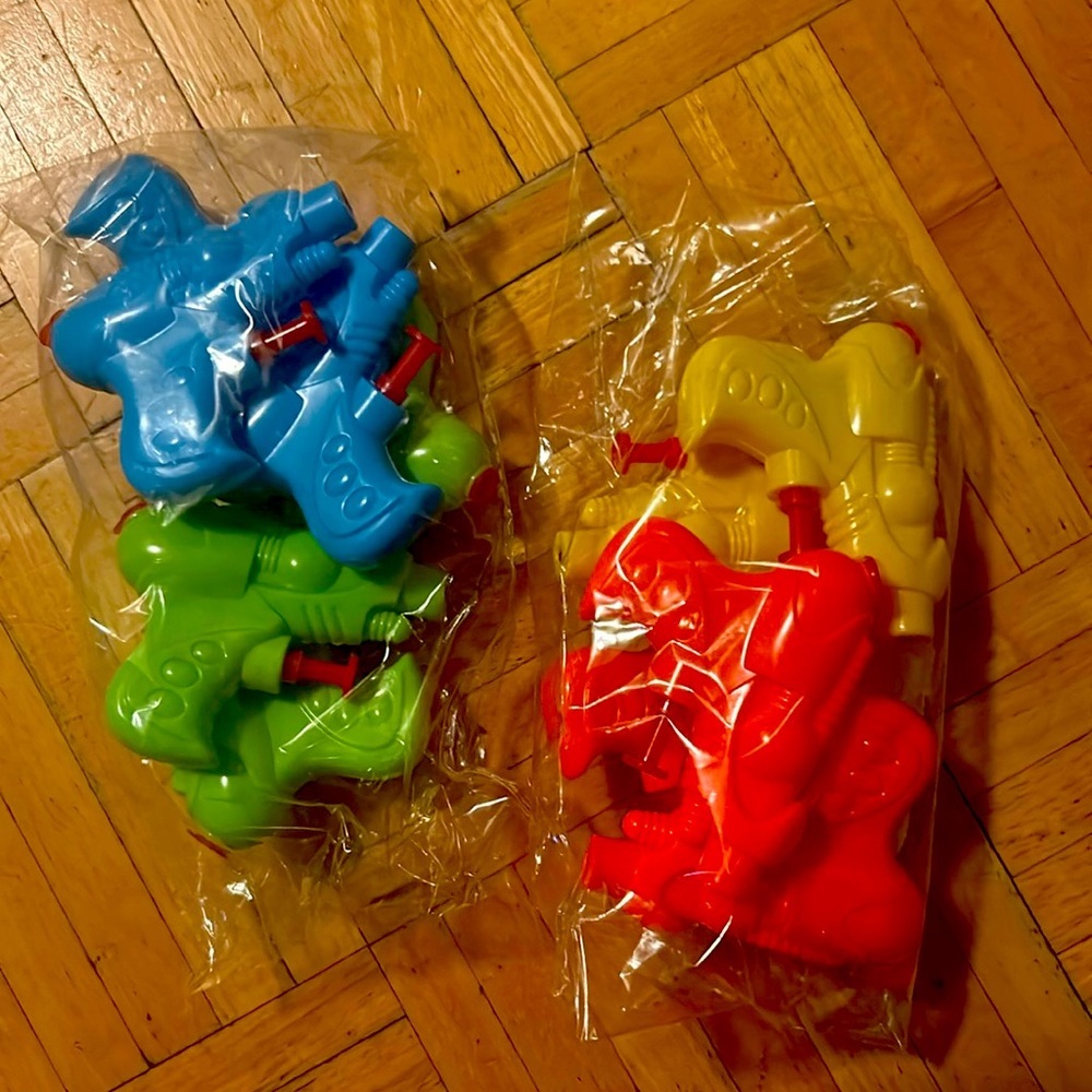 Bulk toy water gun gifts